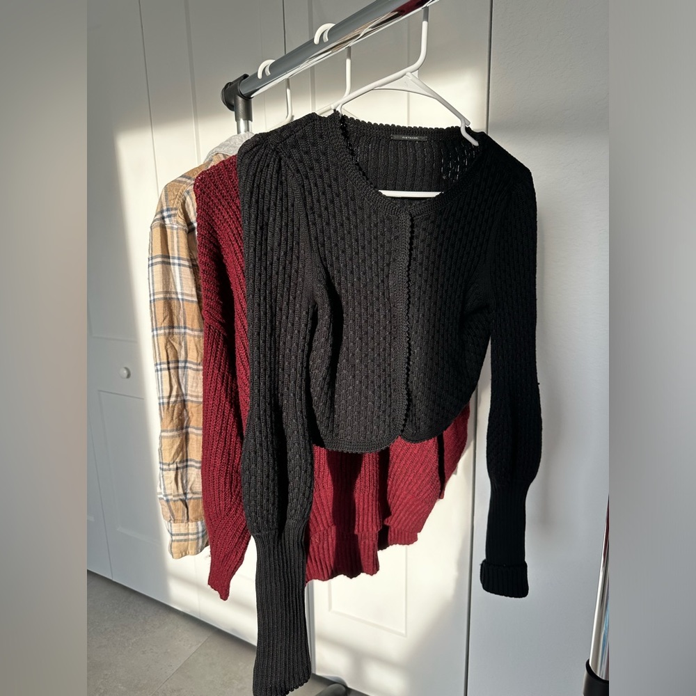 set of 3 items: shirt, sweater and short sweater. size XS   (C73)